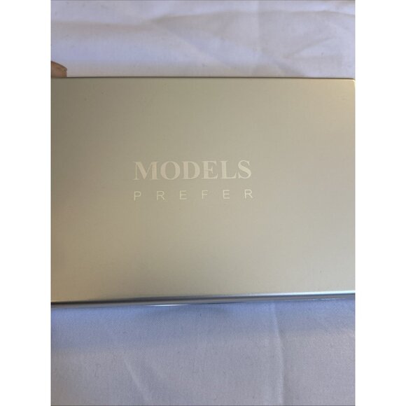 Models prefer Eight multi-faceted gemstone eye shadows & blush blue & browns - Picture 10 of 15